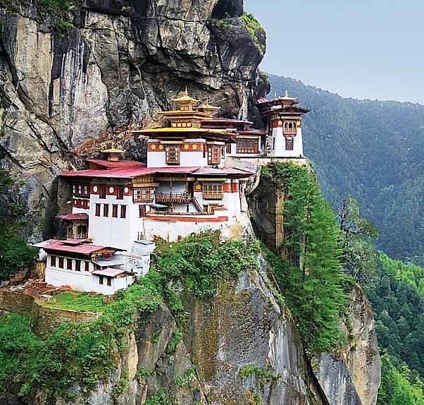 Punakha Dzong, Tiger Monestary, Gangtey Valley, Buddha Dordenma, Bhutan Guide, Bhutan Tourism, Travel Blogs India, Travel Bloggers, Travel Blogs, Bhutan Travel Guide, Bhutan Visa Price, Places To See In Bhutan