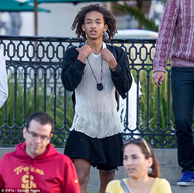 Men Wearing Dresses, Men In Dresses, Jaden Smith Dress, Mens Fashion, Cross-Dressing Fashion