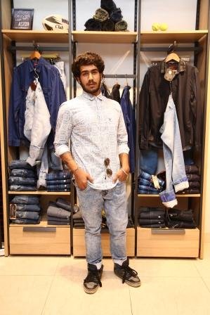  John Players PlayUnscripted, John Players Jeans, Washed Denim, Laser Print Denims, Mens Wear, Denims This Season, Denim Look, Mens Clothing, Mens Styling, Mens Style, Fashion Blogs India, Mens Fashion Blogs India, Fashion Stylists