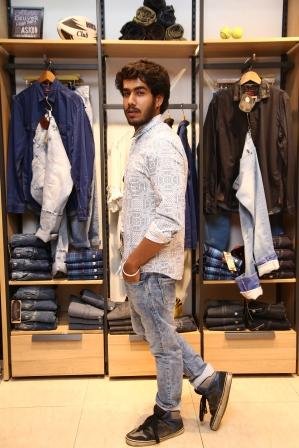  John Players PlayUnscripted, John Players Jeans, Washed Denim, Laser Print Denims, Mens Wear, Denims This Season, Denim Look, Mens Clothing, Mens Styling, Mens Style, Fashion Blogs India, Mens Fashion Blogs India, Fashion Stylists