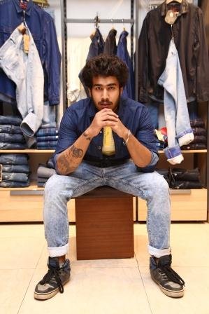  John Players PlayUnscripted, John Players Jeans, Washed Denim, Laser Print Denims, Mens Wear, Denims This Season, Denim Look, Mens Clothing, Mens Styling, Mens Style, Fashion Blogs India, Mens Fashion Blogs India, Fashion Stylists