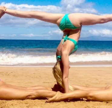 Ocean Yoga Bikini Girls 1024x571 1 Embracing Liberation and Wellness: The Benefits of Naked Yoga