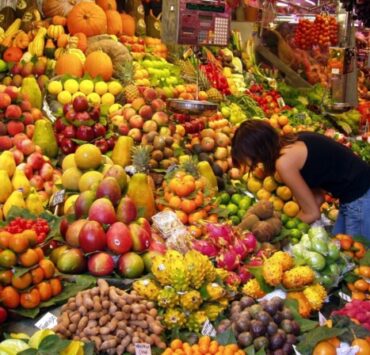 Fruit Stall in Barcelona Market 1024x680 1 How To Tackle That Hangover