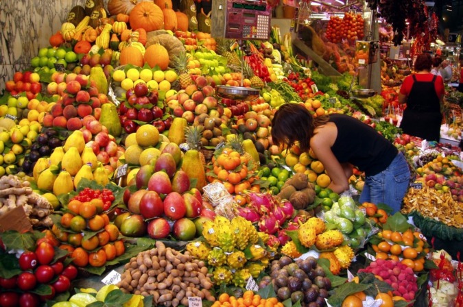 Fruit Stall in Barcelona Market 1024x680 1 How To Tackle That Hangover