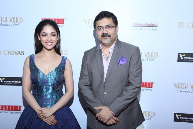 Actress Yami Gautam & Mitrajit Bhattacharya, President & Publisher, Chitralekha Group & Creator of Watch World Awards