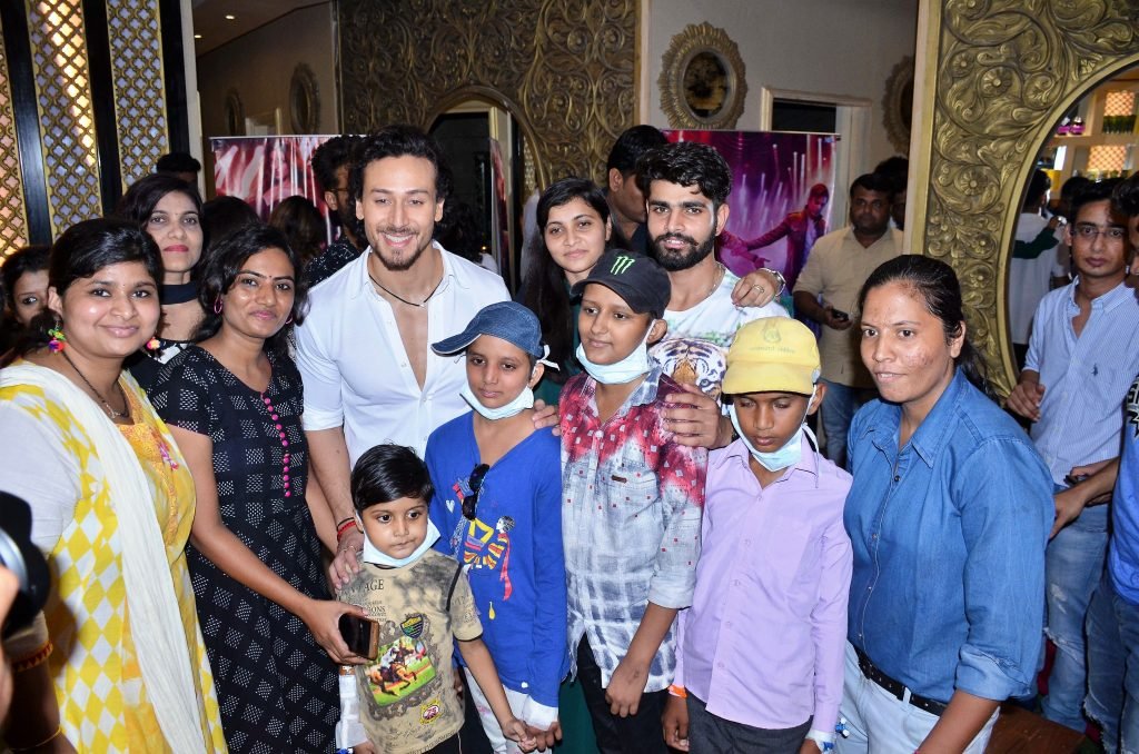Tiger Shroff, Tiger Shroff Movies, Tiger Shroff Body, Tiger Shroff Workout, StyleRug, Bollywood News, Bollywood Update, Bollywood Hungama, Miss Malini