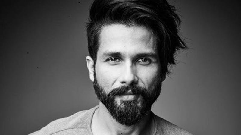 Virat Kohli, Shahid Kapoor. Bollywood Fashion, Miss Malini, Bollywood Hungama, Mens Fashion, Mens Styling, Mens Fashion Blogs India, Best Fashion Blogs, Stylerug