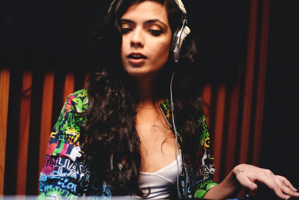 Female DJ in Pune, Female DJ India, Female DJ Mixing, Female Dj attire, Female DJ agency, Female DJ SOng, Stylerug, Eshna, Virat Kohli, Priya Chakraborty, Hot Indian Models, Hot Models India, Top Female DJs, Hot Female DJs, Best Female Djs