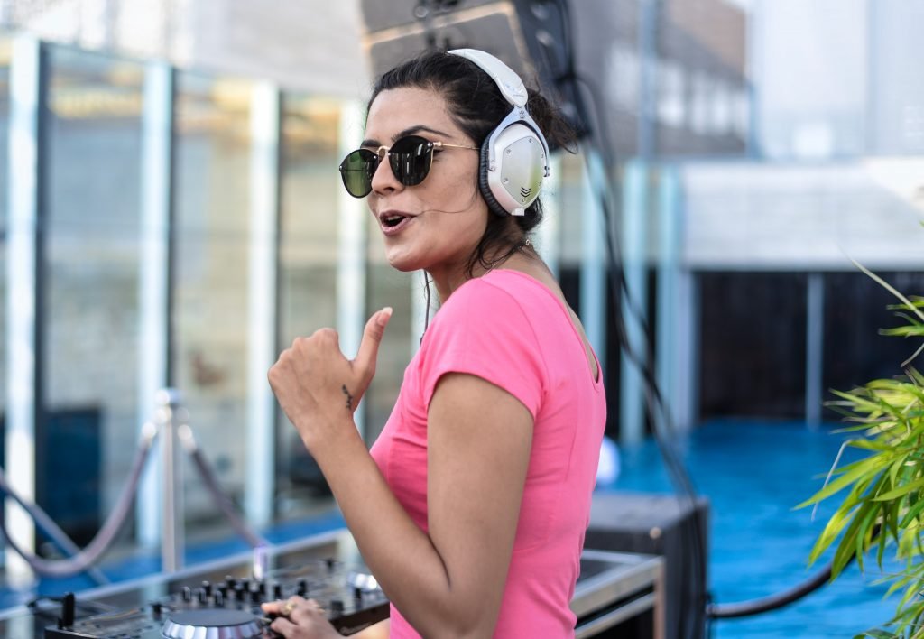 Female DJ in Pune, Female DJ India, Female DJ Mixing, Female Dj attire, Female DJ agency, Female DJ SOng, Stylerug, Eshna, Virat Kohli, Priya Chakraborty, Hot Indian Models, Hot Models India, Top Female DJs, Hot Female DJs, Best Female Djs