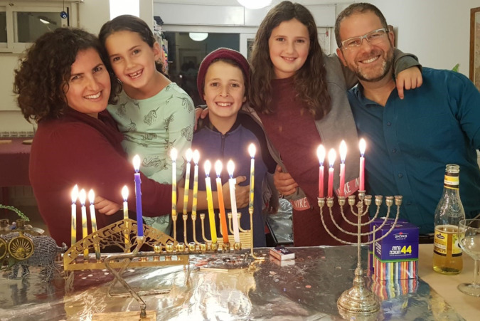How to say happy Hanukkah in Hebrew, Hanukkah greetings, how to say happy Hanukkah in Yiddish, Hanukkah history, jewish people, Hanukkah sumach